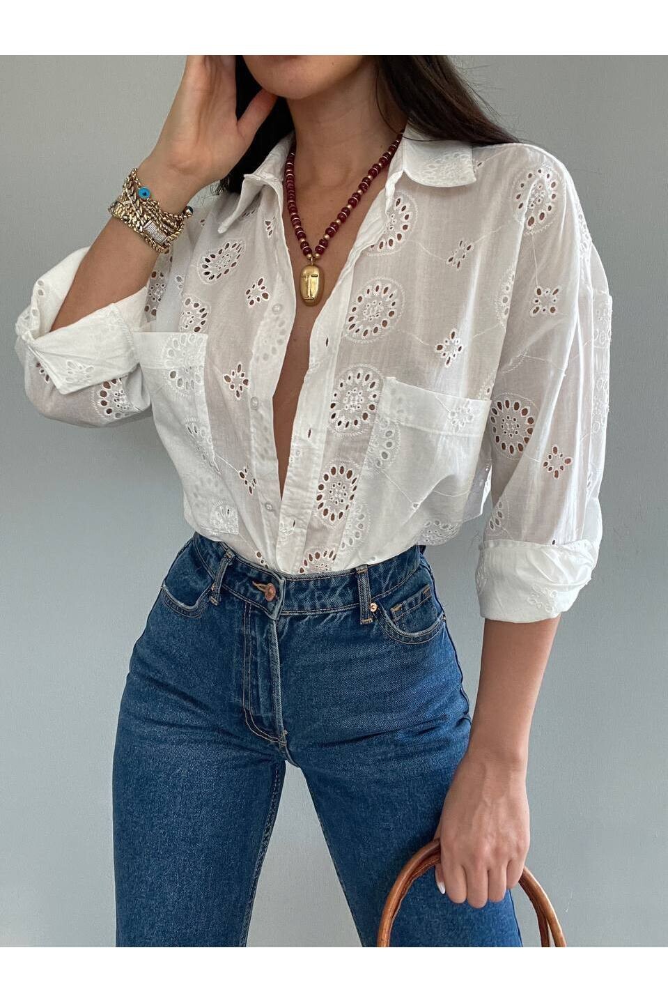 Çiçek Nakışlı Cepli Gömlek
