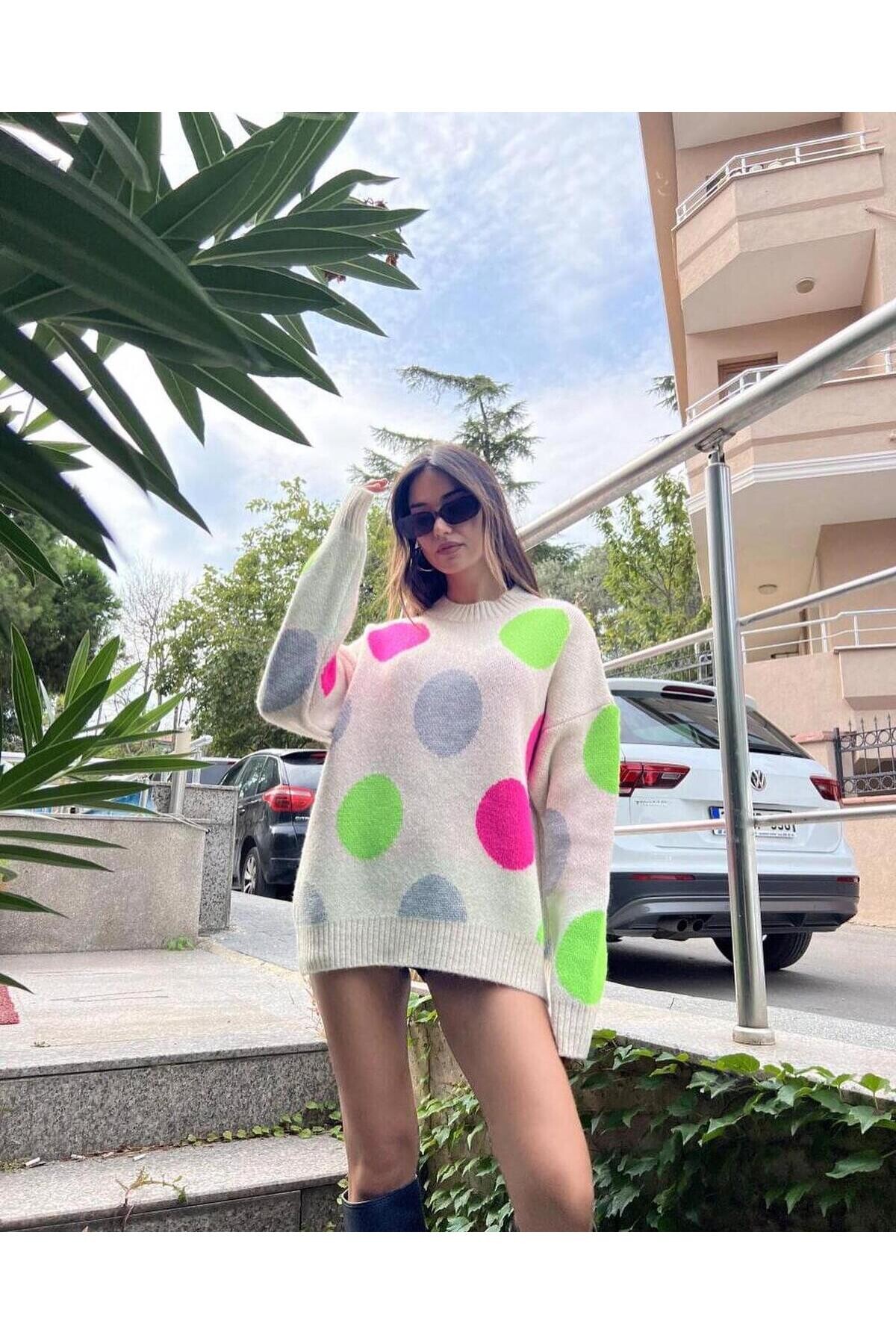 İpek İplik Puantiye Desenli Triko Kazak