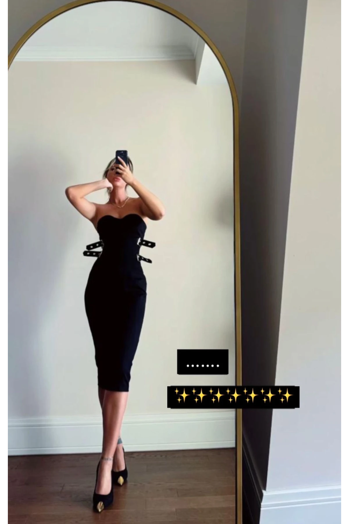 Atlas Kumaş Toka Detaylı Straplez Midi Boy Elbise