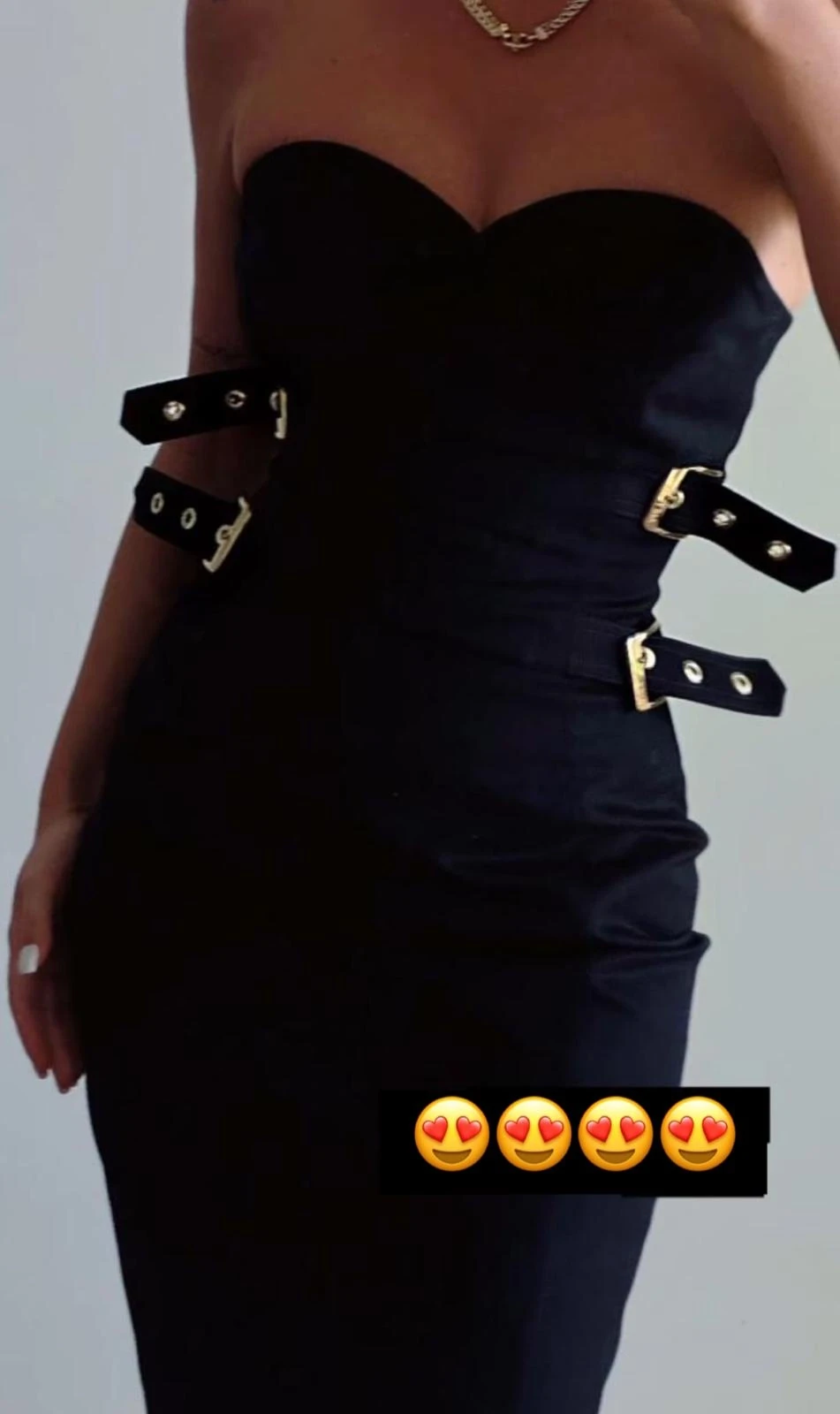 Atlas Kumaş Toka Detaylı Straplez Midi Boy Elbise