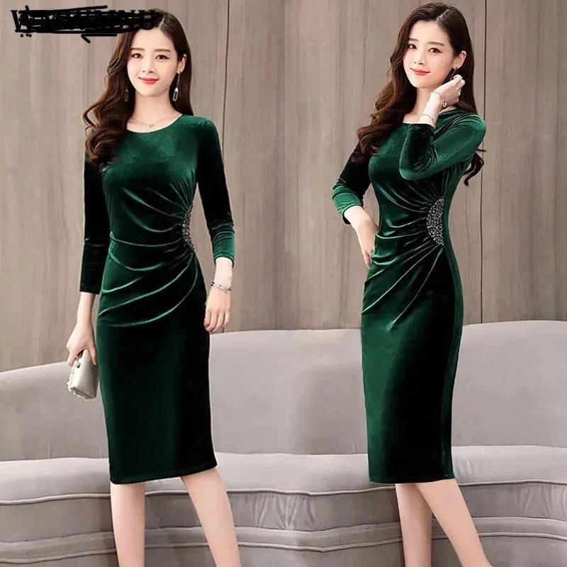 Beli Pul Detaylı Kadife Elbise