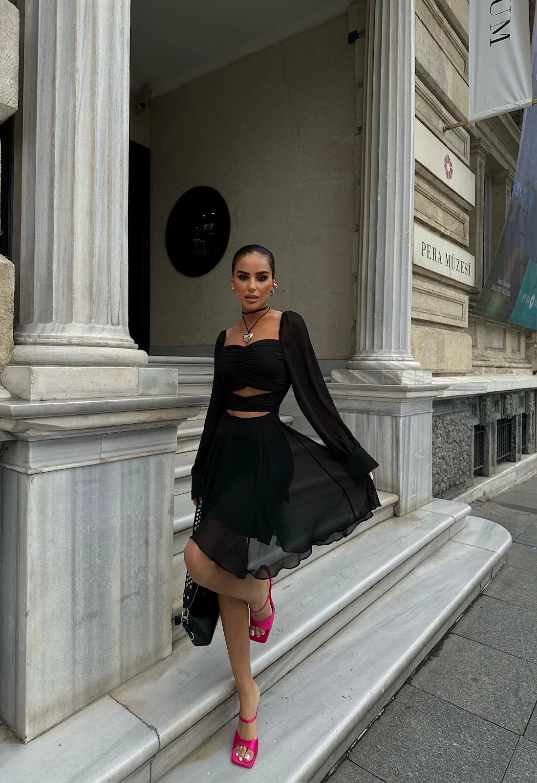 Büzgülü Fırfır Detaylı  Şifon Elbise