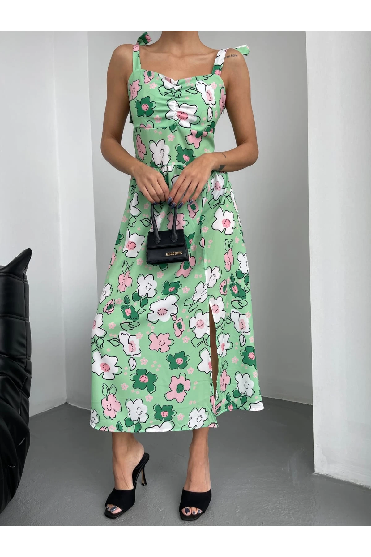 Çiçek Desenli Omuz Bağlamalı Elbise