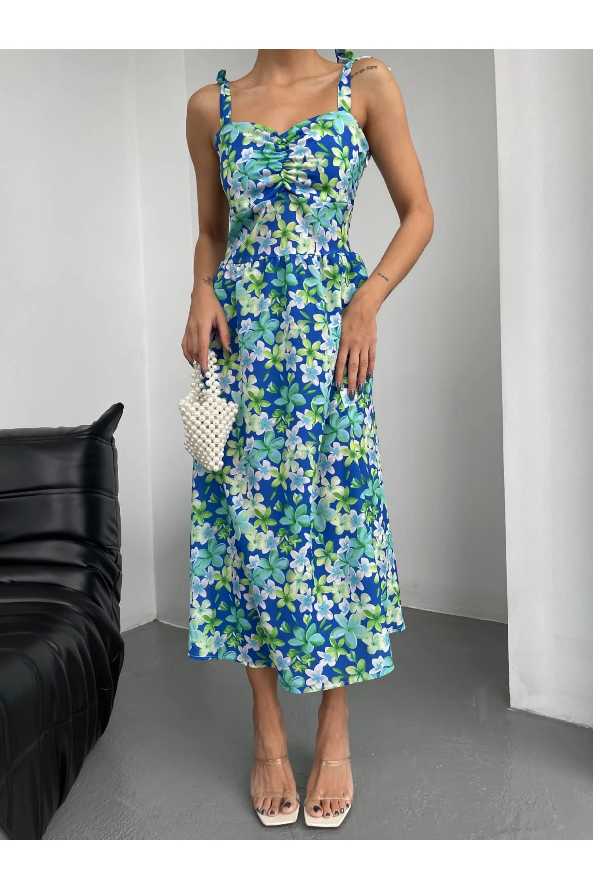 Çiçek Desenli Omuz Bağlamalı Elbise