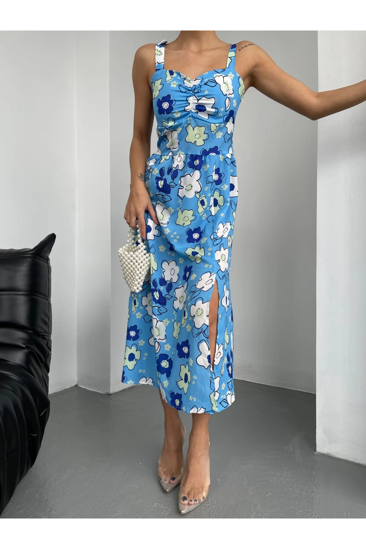 Çiçek Desenli Omuz Bağlamalı Elbise