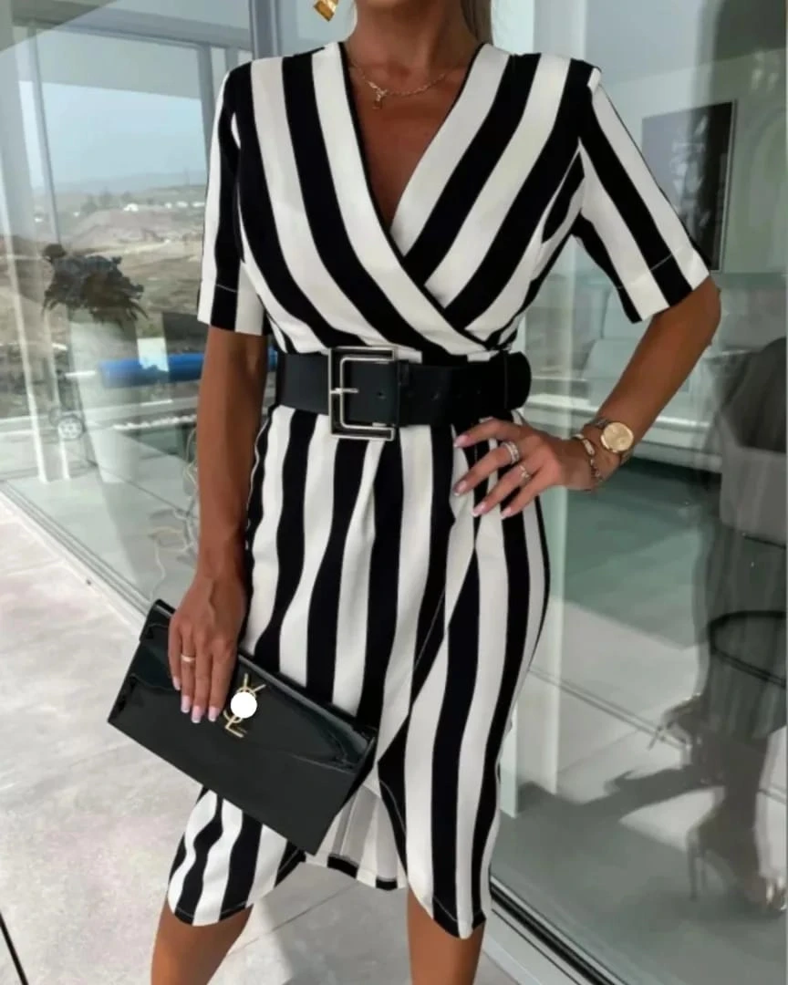 Çizgi Desen Kemer Detaylı Atlas Kumas Elbise