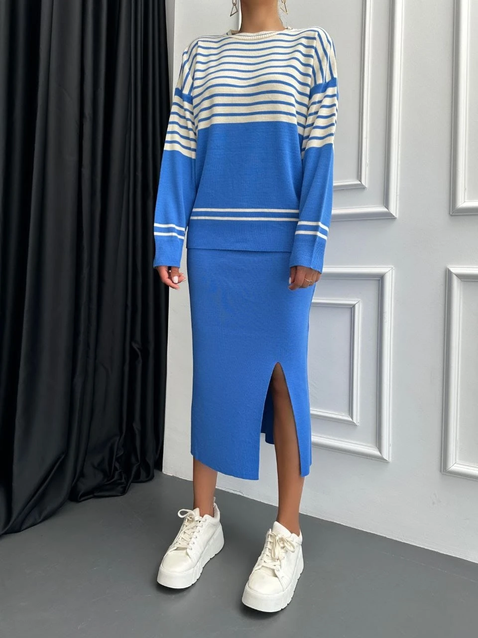 Çizgili Yırtmaçlı Triko Takım