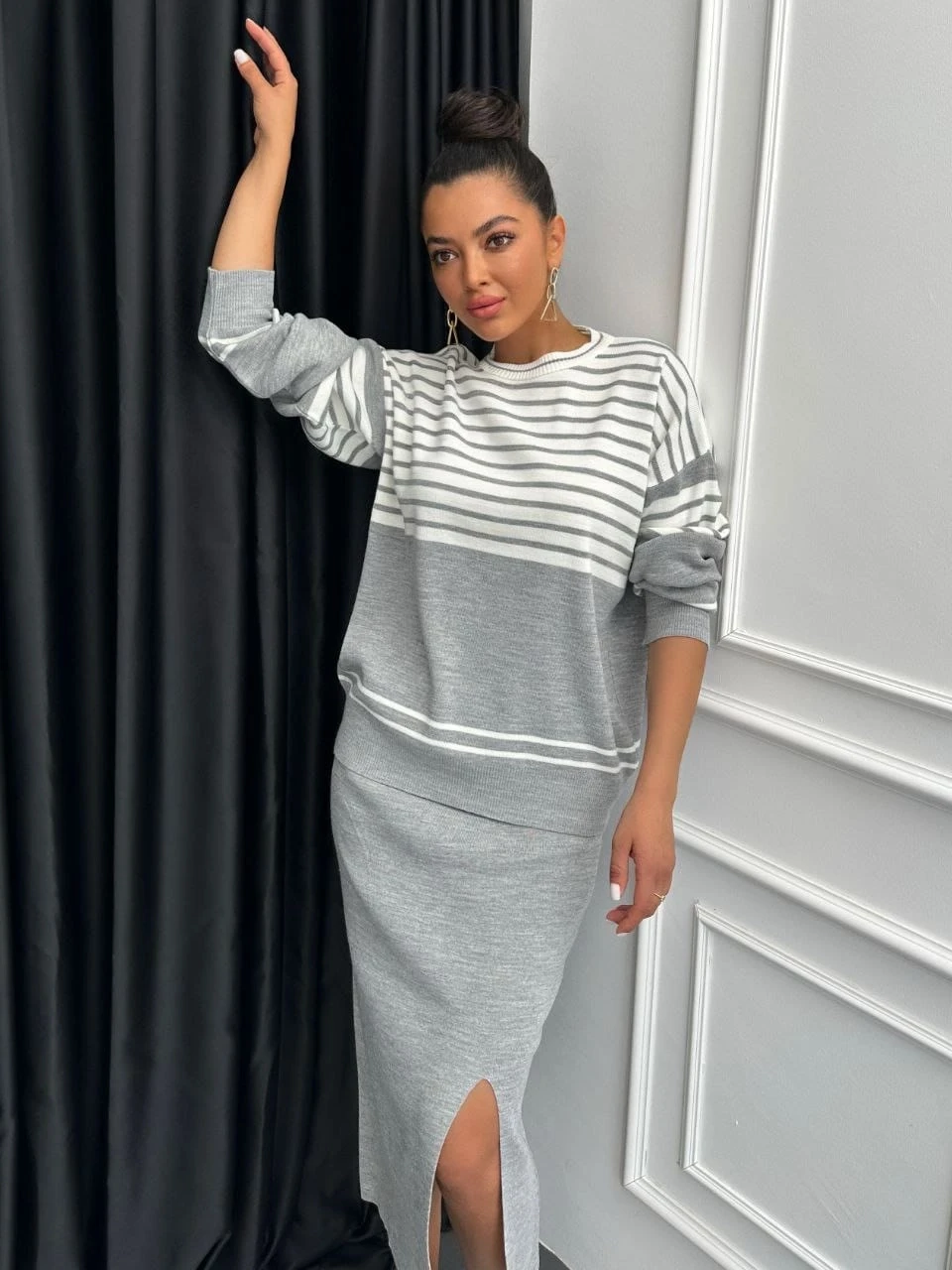 Çizgili Yırtmaçlı Triko Takım