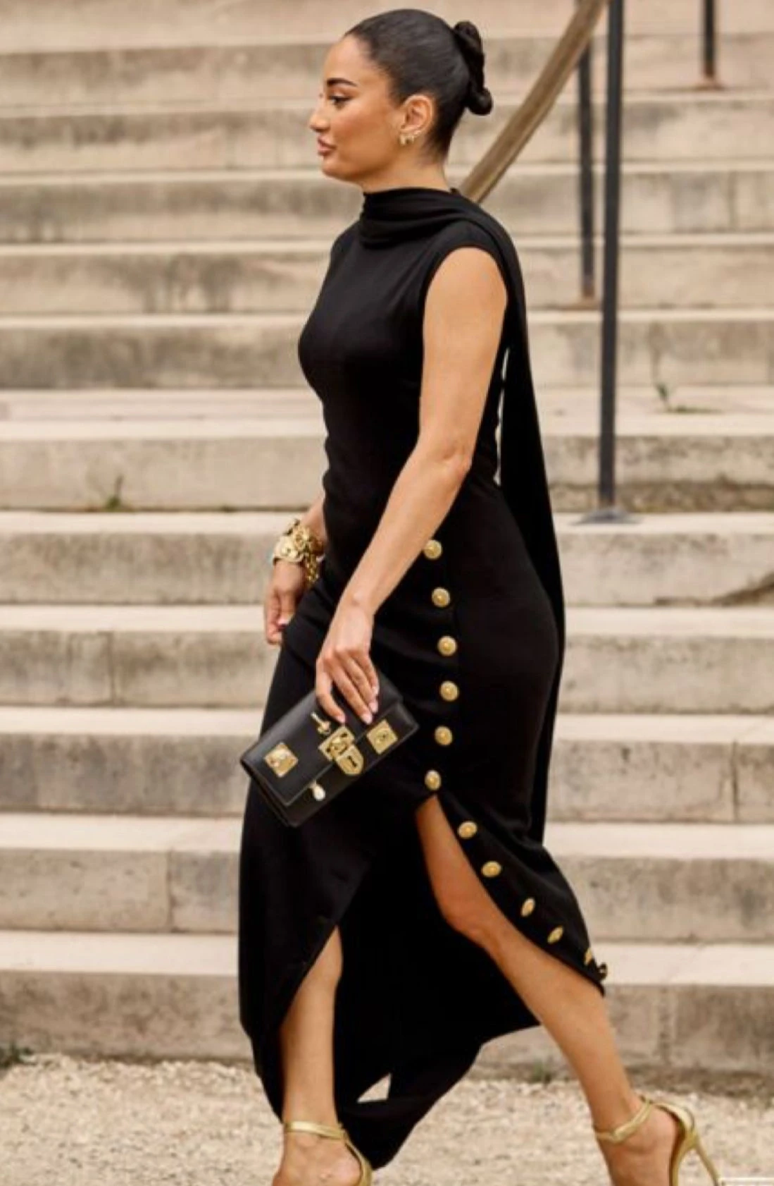 Dalgıç Kumaş Düğme Detaylı Şal Aksesuarlı Elbise