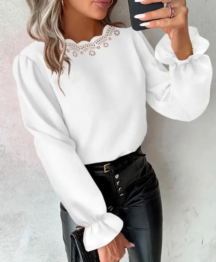 Dalgıç Kumaş Lazer Kesim Sırt Düğme Detaylı Bluz