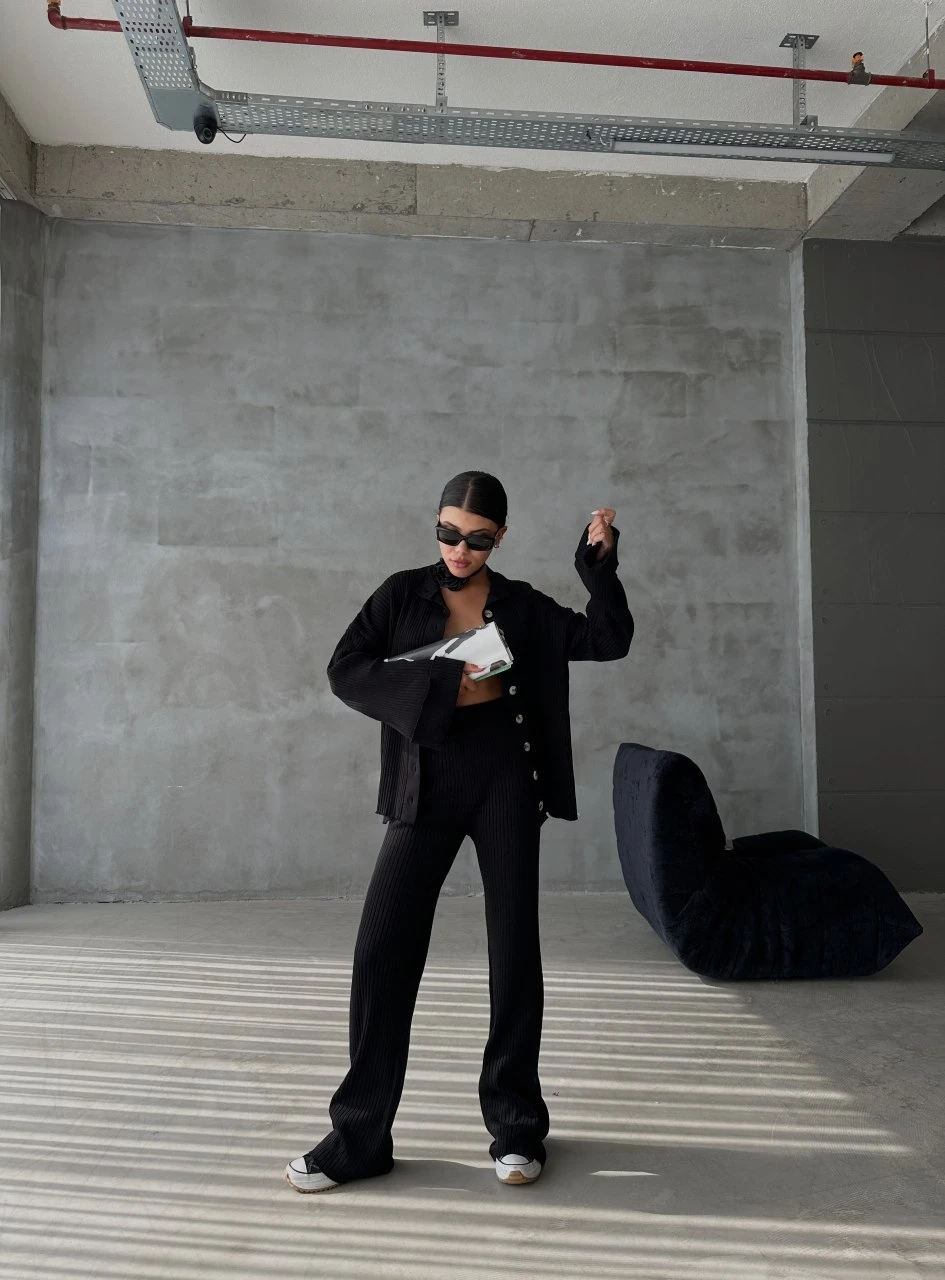 Düğmeli Triko Takım