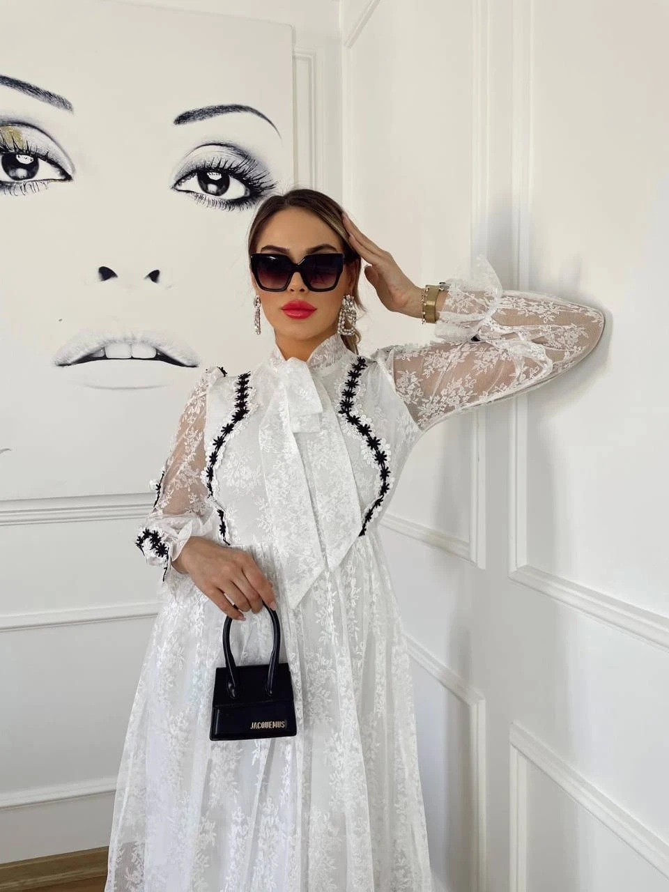 Güpür Nakışlı Tasarım Elbise