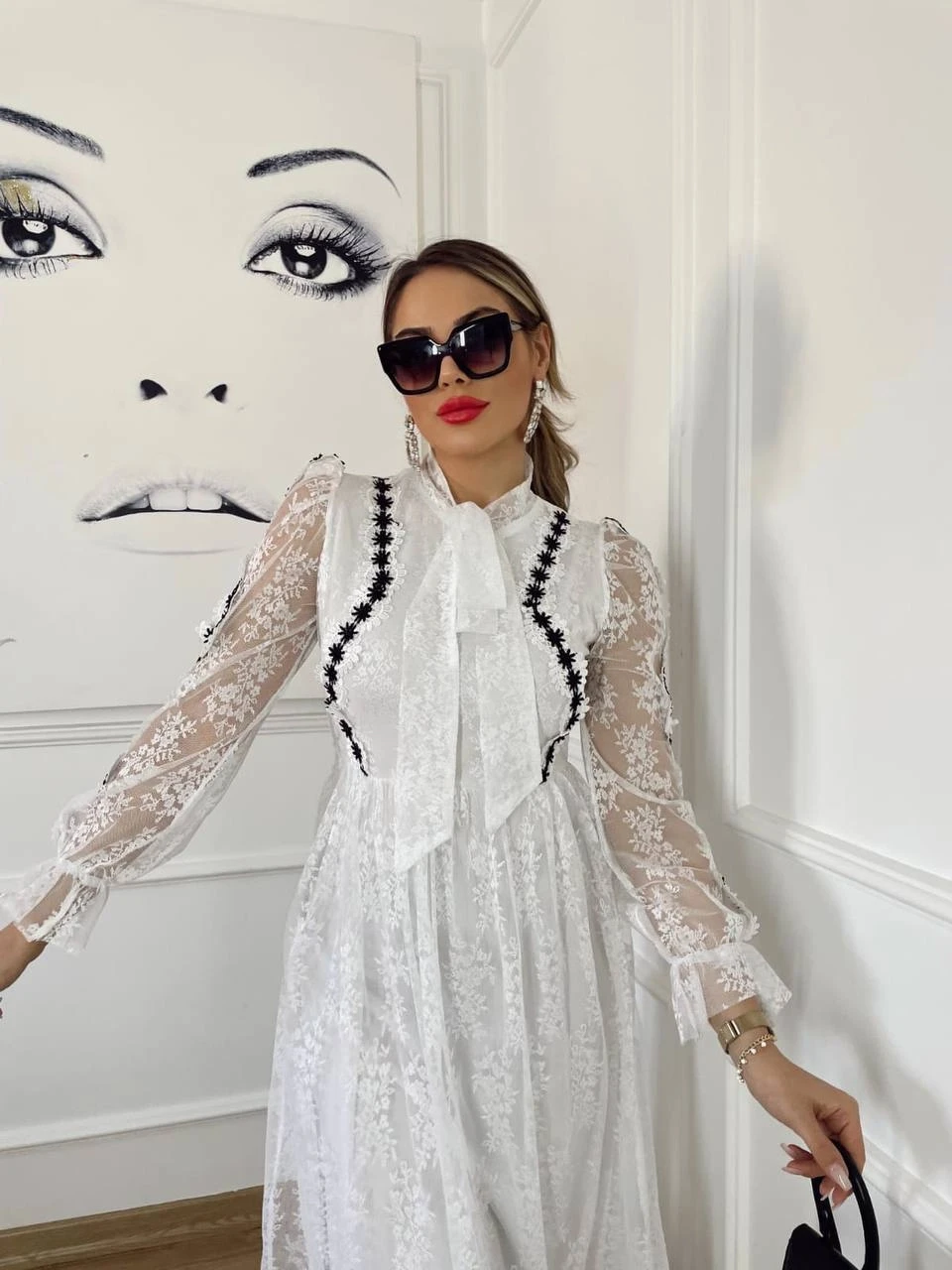 Güpür Nakışlı Tasarım Elbise