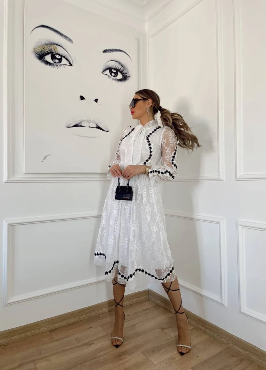 Güpür Nakışlı Tasarım Elbise