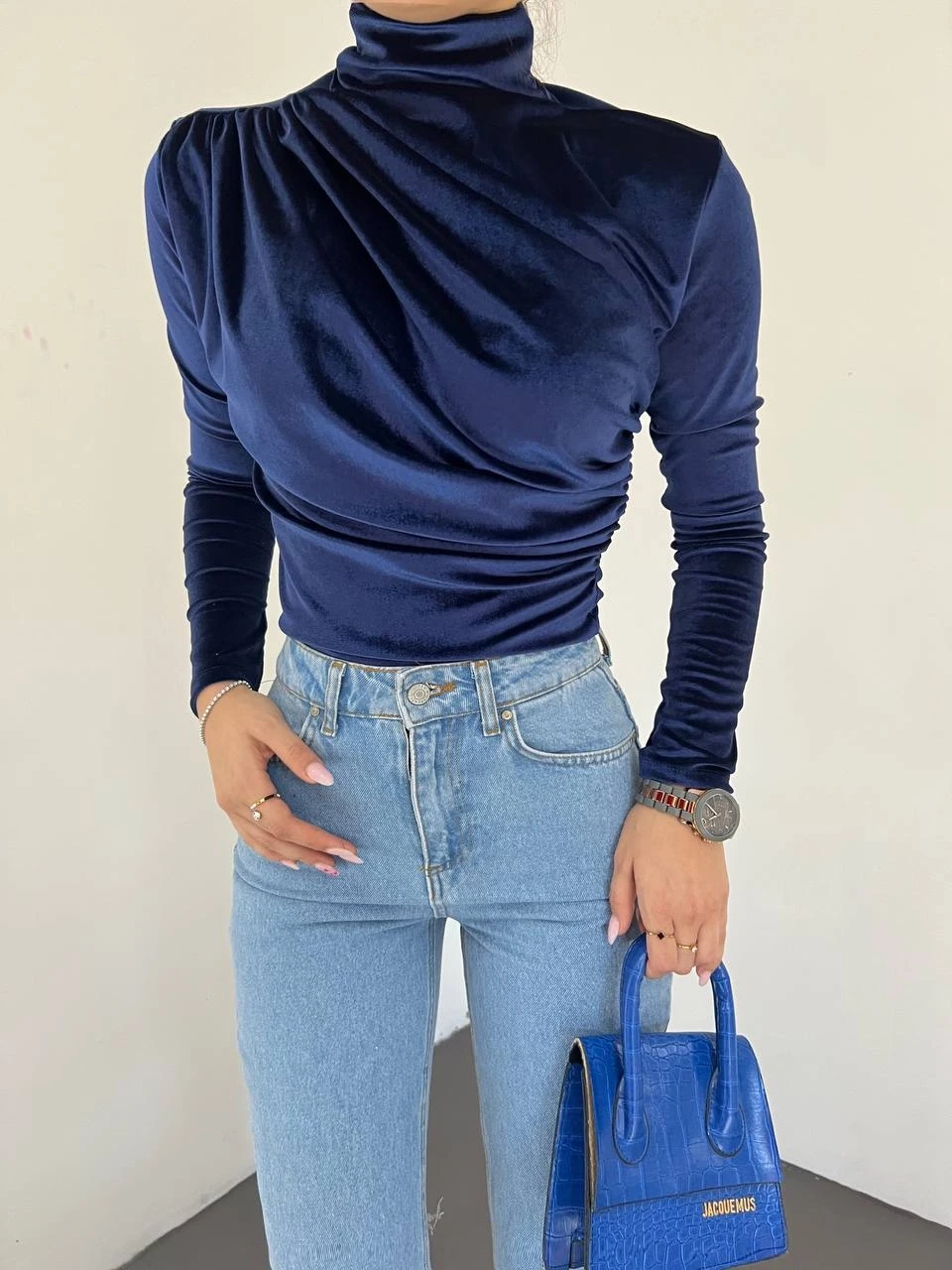 İthal İnci Kadife Kumaş Omuz ve Bel Pile Dik Yaka Bluz