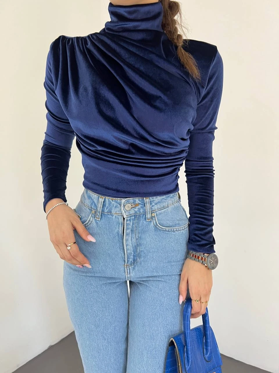 İthal İnci Kadife Kumaş Omuz ve Bel Pile Dik Yaka Bluz