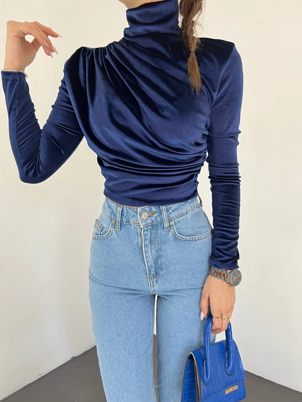 İthal İnci Kadife Kumaş Omuz ve Bel Pile Dik Yaka Bluz