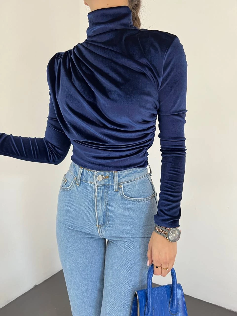 İthal İnci Kadife Kumaş Omuz ve Bel Pile Dik Yaka Bluz