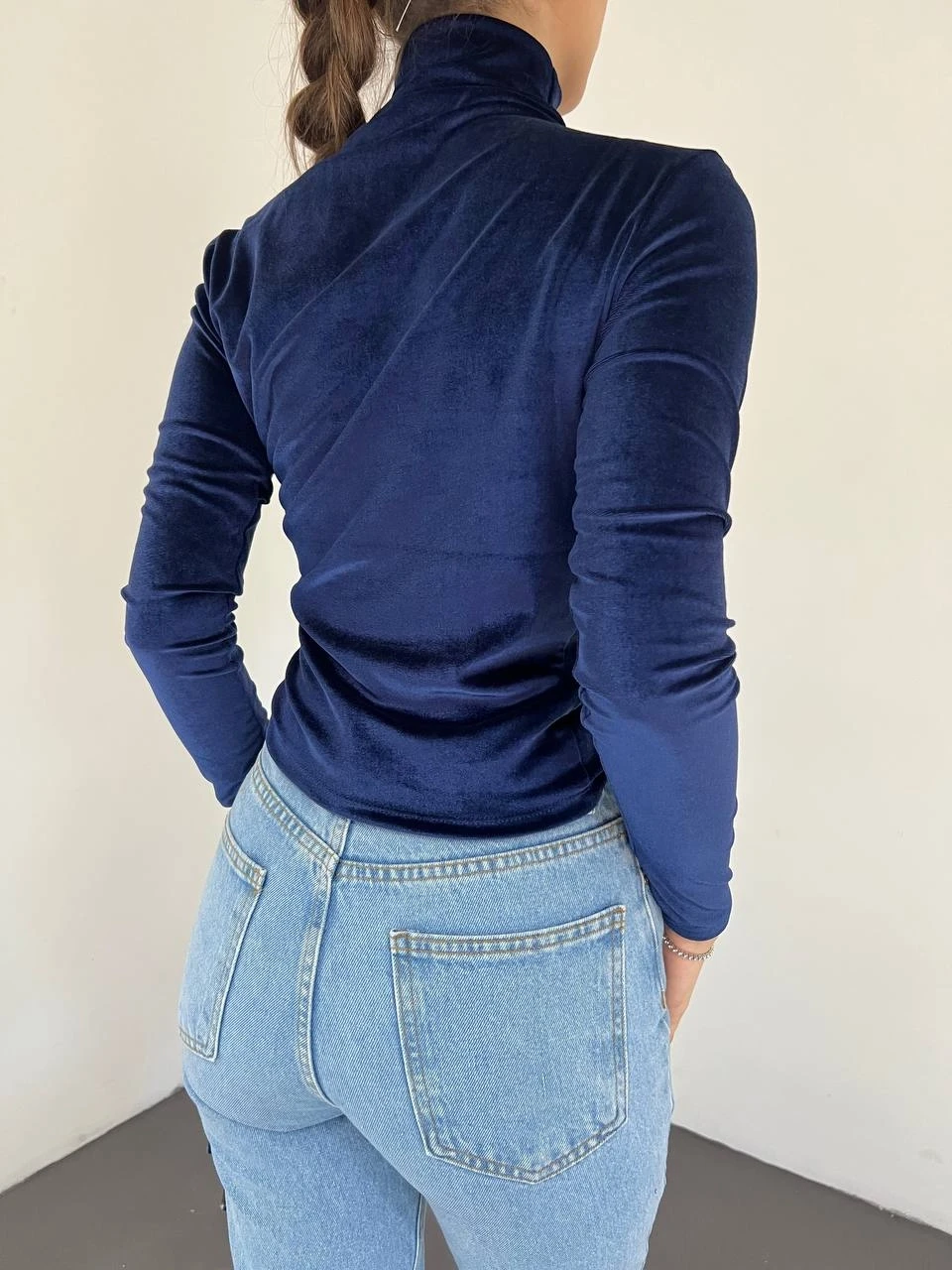 İthal İnci Kadife Kumaş Omuz ve Bel Pile Dik Yaka Bluz