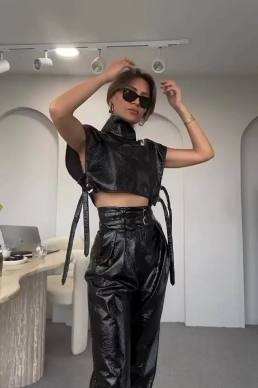 İthal Parlak Deri Kumaş 2 li Kemer Detaylı Takım