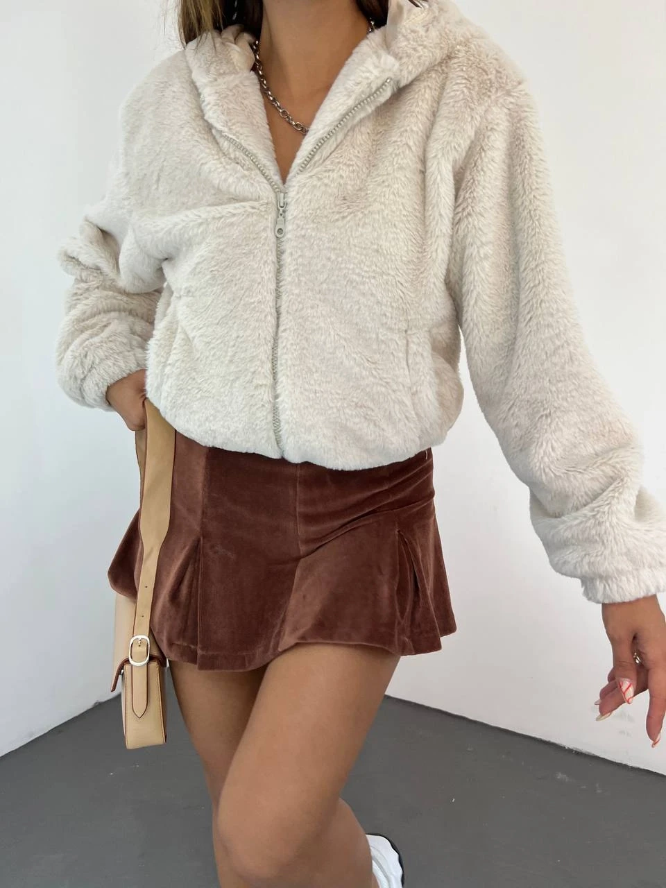 İthal Peluş İçi Astarlı Kapşonlu Mont