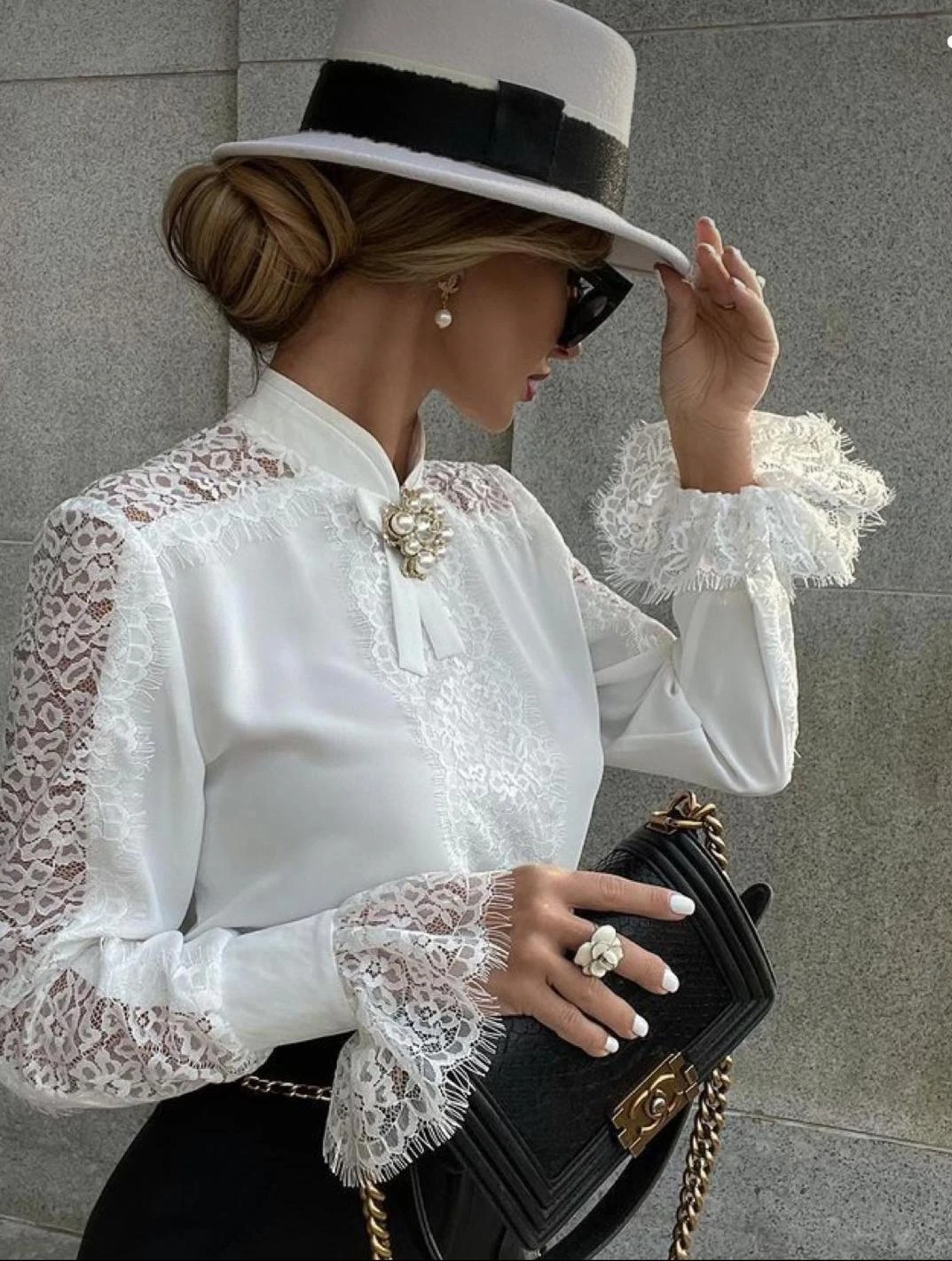 Jessika Kumaş İthal Dantel ve Bronş Detaylı Gömlek