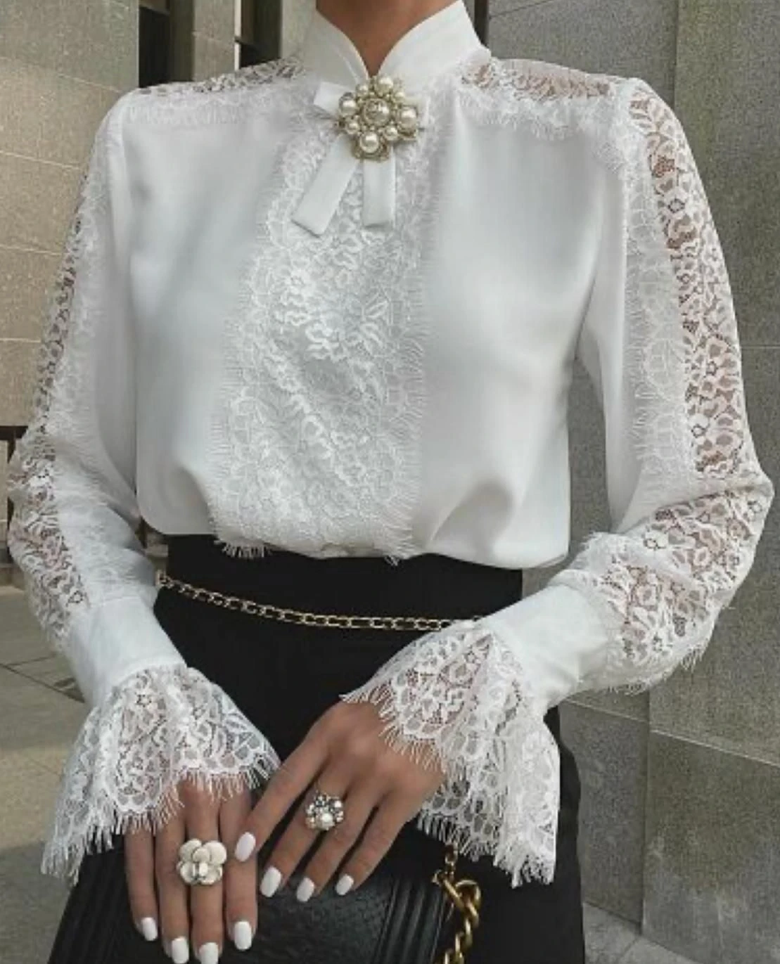 Jessika Kumaş İthal Dantel ve Bronş Detaylı Gömlek