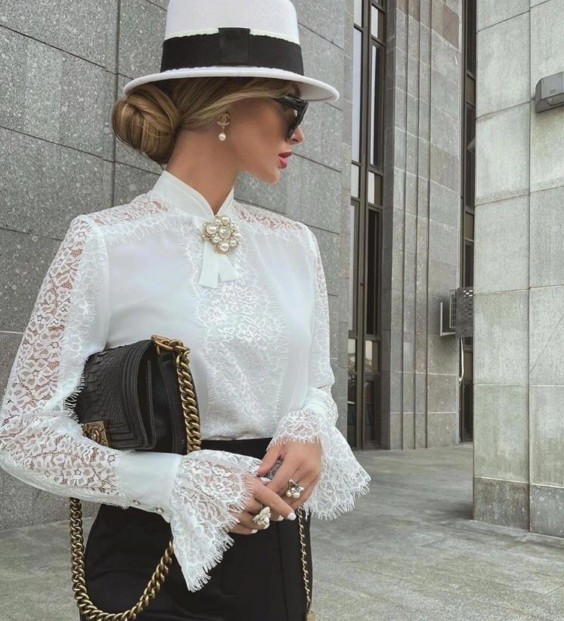 Jessika Kumaş İthal Dantel ve Bronş Detaylı Gömlek