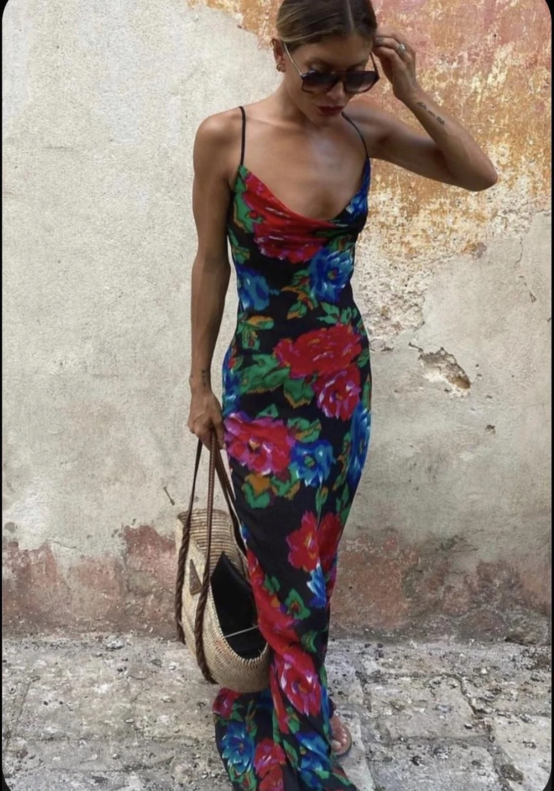 Micro Kumaş Çiçek Desenli Sırt Tasarım Maxi Elbise