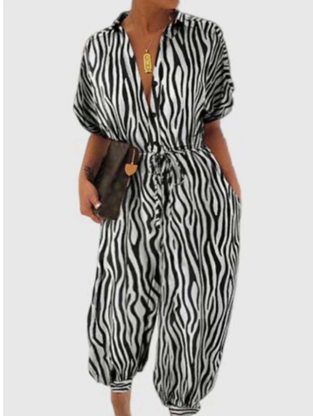 Mikro  Kumaş Zbra Desenli ve Düğme Detaylı Tulum ** BELİ KUSAKSIZ