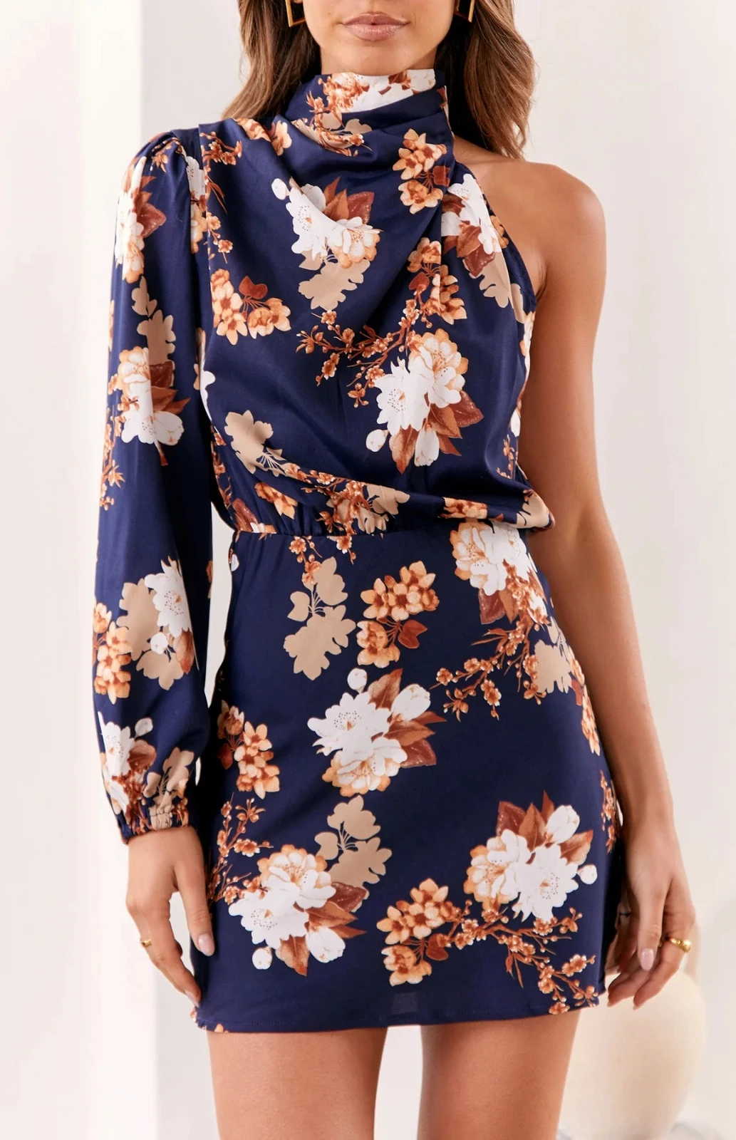 Moscrep Kumaş Omzu Açık Çiçek Desenli Elbise