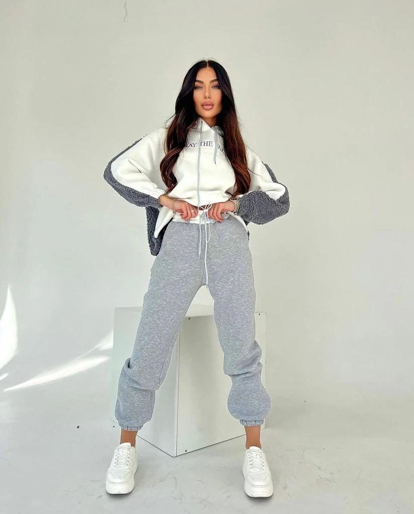 **Ön Sipariştedir 14 Kasımda Kargolanıcak** 3 İplik Kolları Polar Detaylı Tasarım Takım