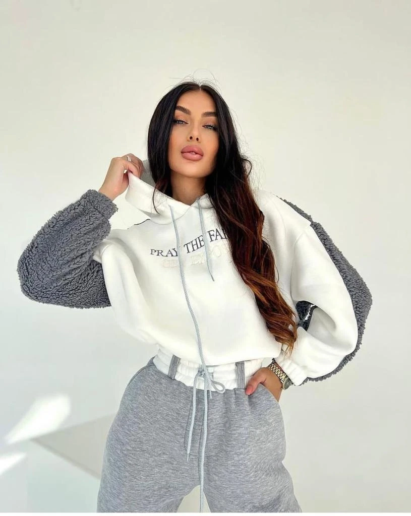 **Ön Sipariştedir 14 Kasımda Kargolanıcak** 3 İplik Kolları Polar Detaylı Tasarım Takım