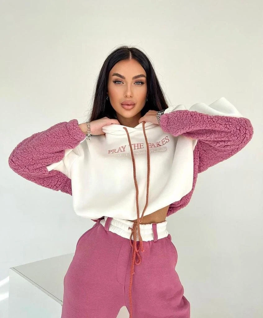 **Ön Sipariştedir 14 Kasımda Kargolanıcak** 3 İplik Kolları Polar Detaylı Tasarım Takım