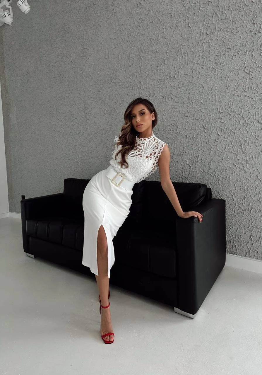 Özel Tasarım Kemer Detaylı Brodeli Elbise