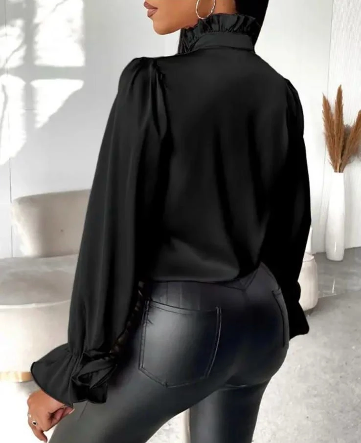 Saten Kumaş Gül Detaylı Gömlek