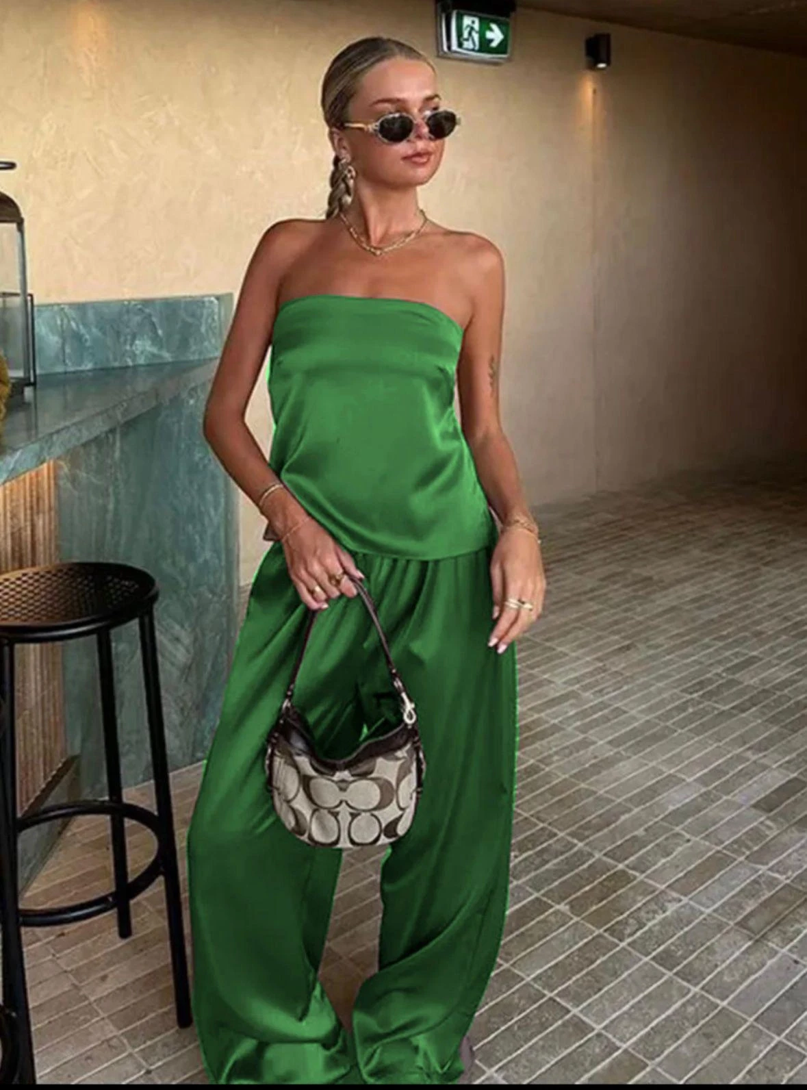 Sırt Tasarım Saten Takım