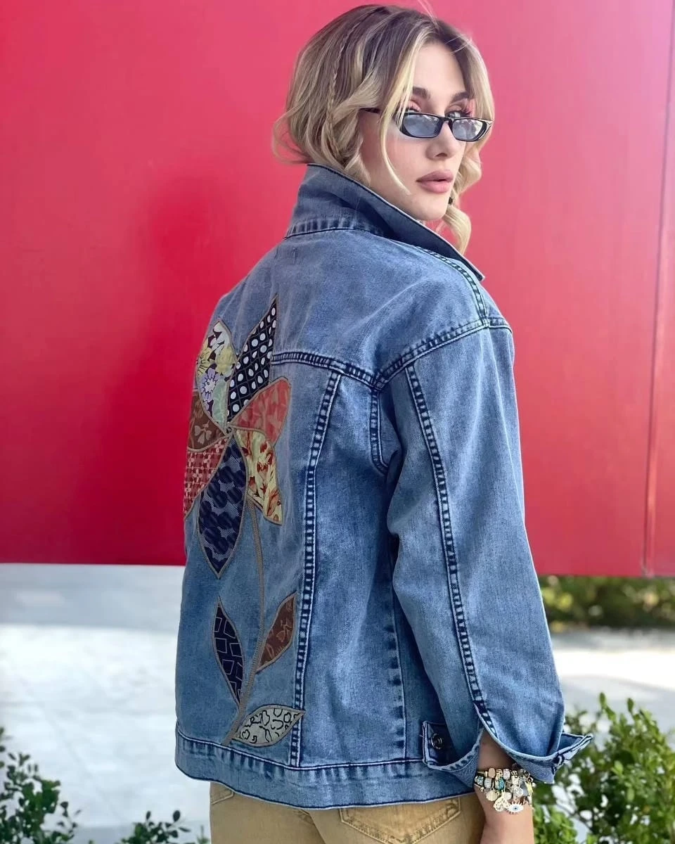 Sırtı Aplik Nakış Detaylı Salaş Jean Ceket