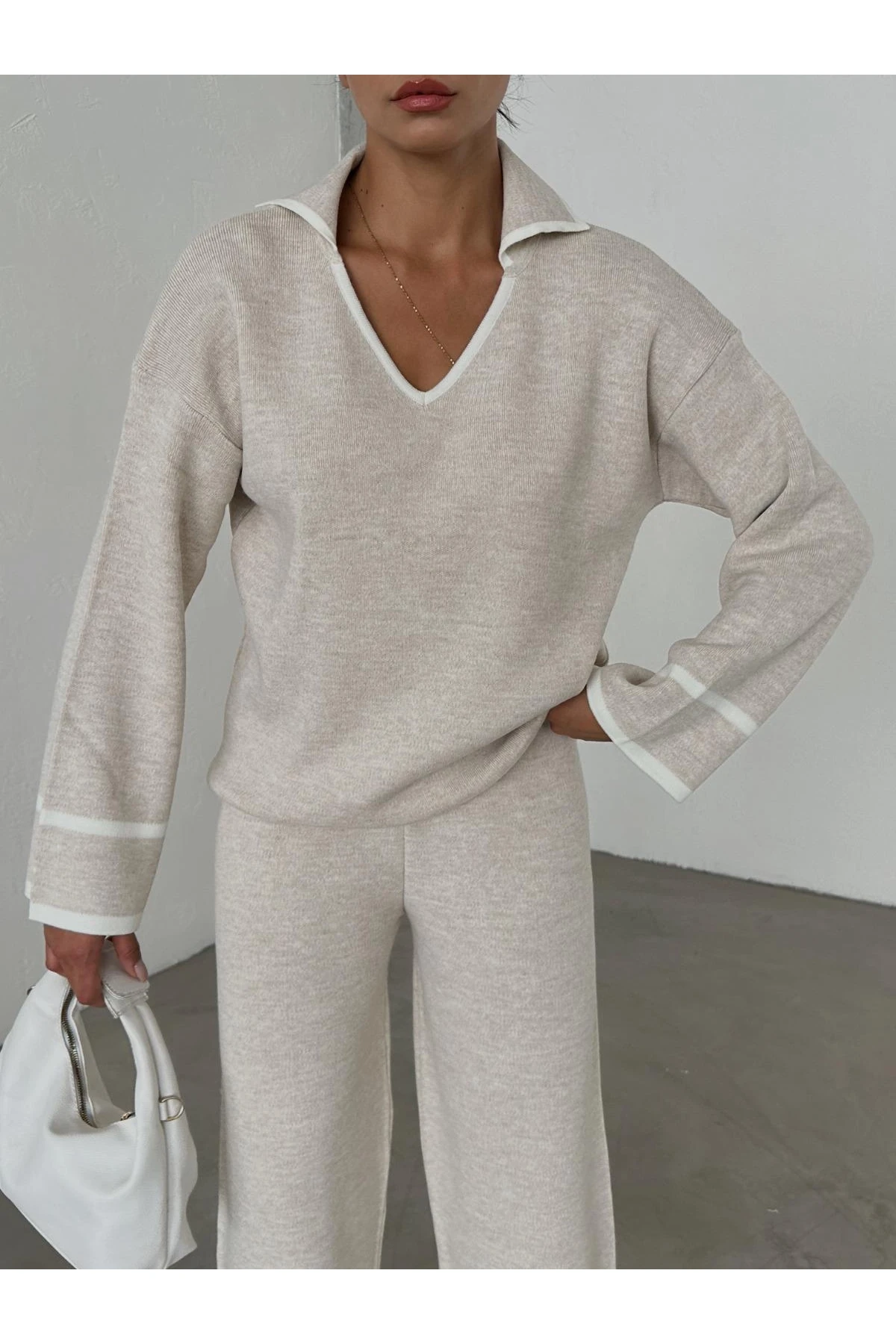 V Yaka Biyeli Triko Takım