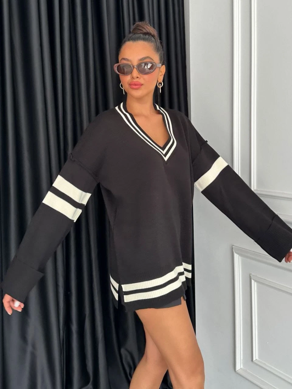 V Yaka Çizgi Detaylı Triko Kazak