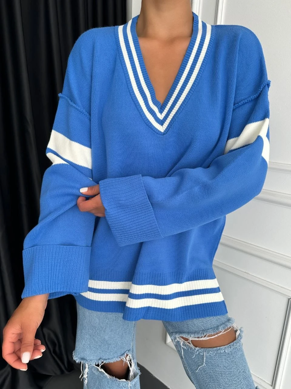 V Yaka Çizgi Detaylı Triko Kazak