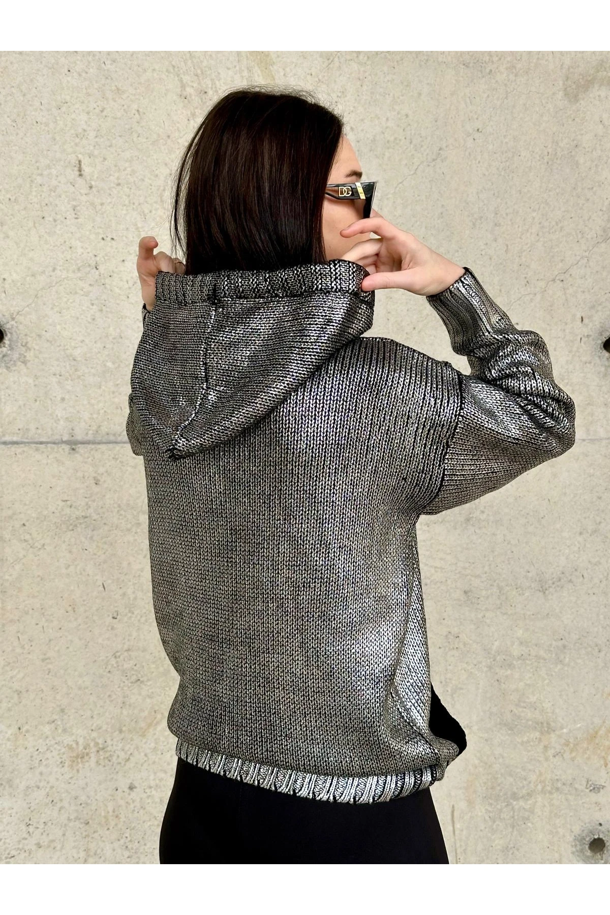 Varaklı Kapşonlu Triko