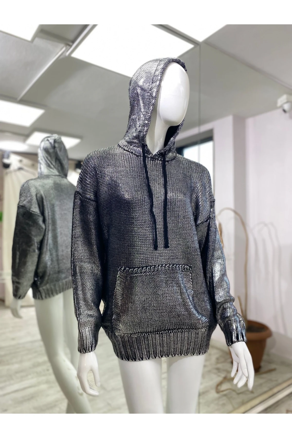 Varaklı Kapşonlu Triko