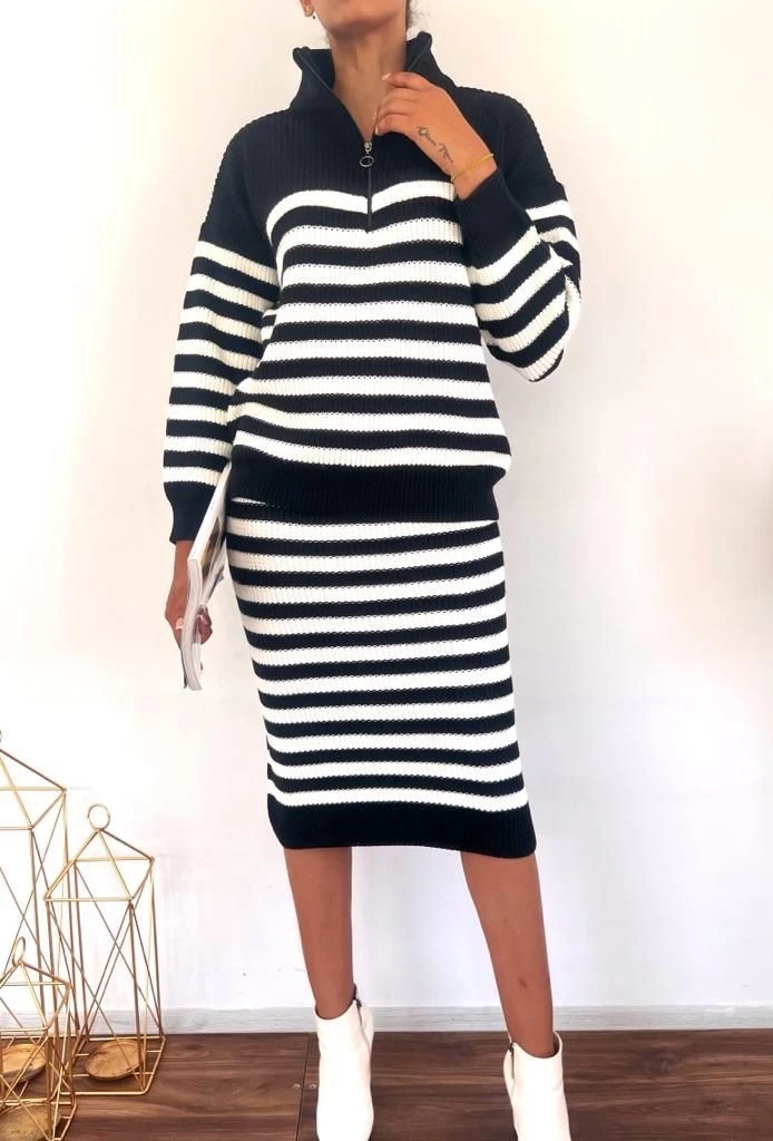 Yakası Fermuarlı Triko & Etek Takım