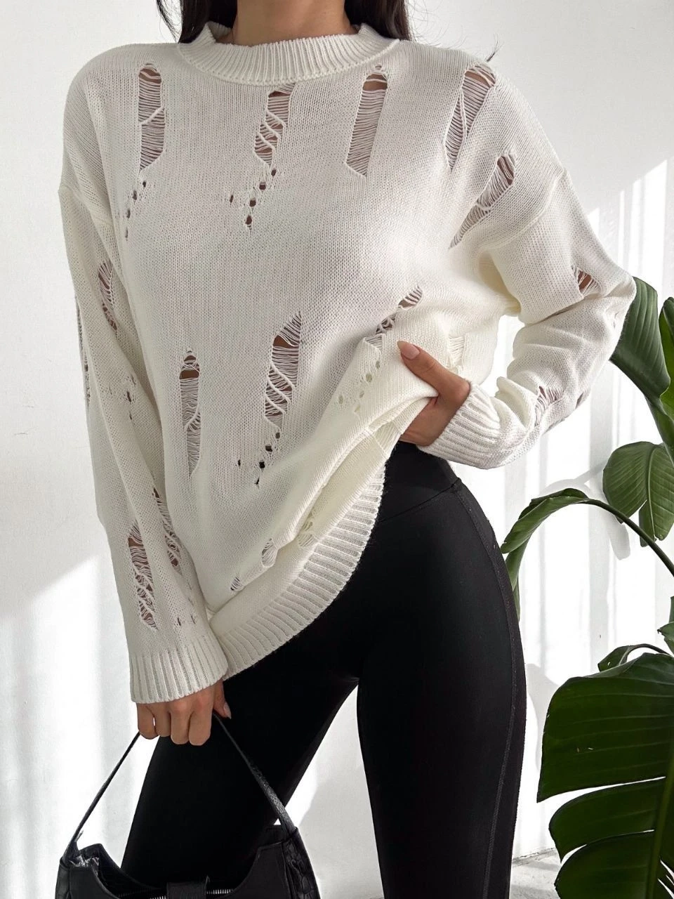 Yırtık Desenli Triko Kazak