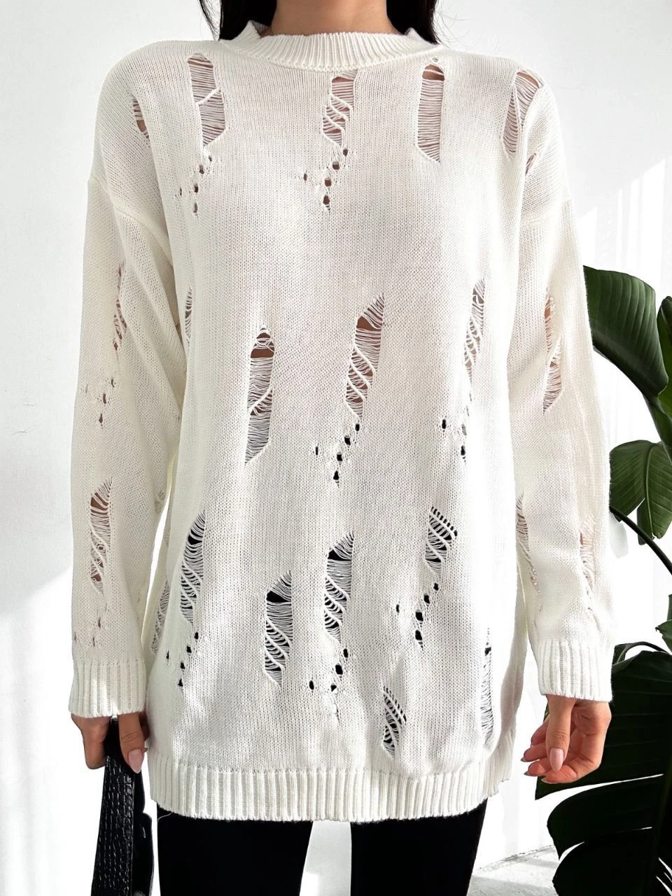 Yırtık Desenli Triko Kazak