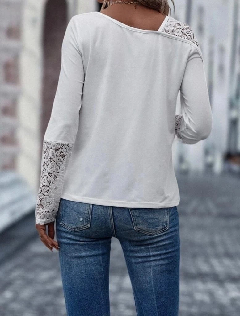 Yumoş Kumaş Dantel Detaylı Bluz