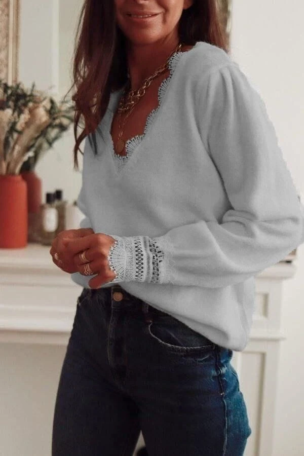 Yumoş Kumaş Güpürlü Dantel Detaylı Bluz