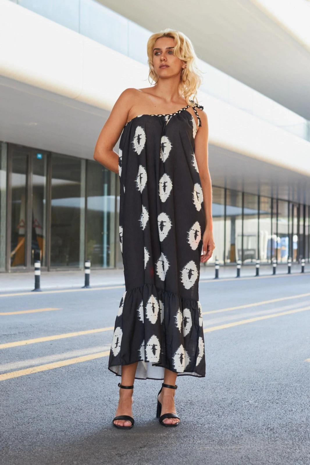 Z@R@ Model Tek Omuz Elbise