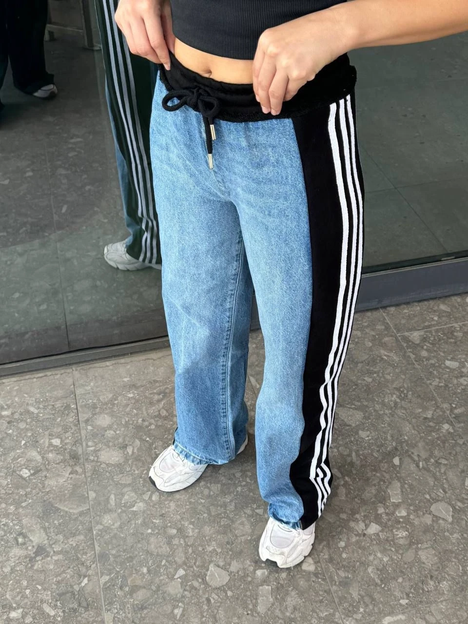 Beli Bağcıklı Yan Şerit Çizgili Denim Pantolon
